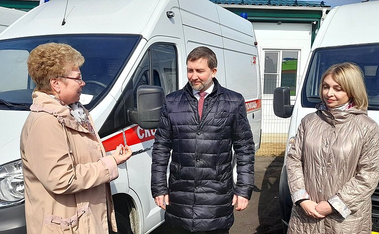 Ольга Бас посетила станцию скорой помощи, возводимую в Ровеньках ЛНР