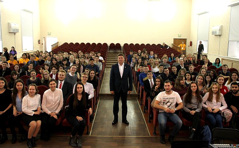 А. Шевченко провел встречу с молодежью и студентами