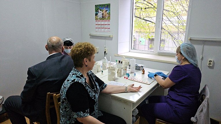 Ольга Бас приняла участие в акции, приуроченной к Национальному дню донора, в Луганской республиканской станции переливания крови
