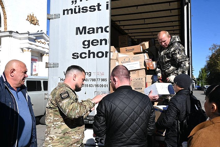 Айрат Гибатдинов принял участие в торжественной церемонии отправки гуманитарной помощи из Ульяновска в Донбасс и Новороссию