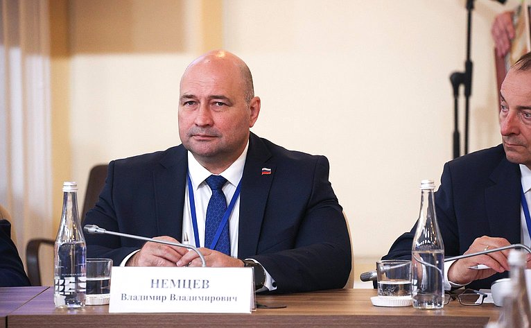 Встреча Председателя СФ Валентины Матвиенко и Председателя Совета Республики Национального собрания Республики Беларусь Натальи Кочановой с руководителями органов государственной власти субъектов Российской Федерации и регионов Республики Беларусь