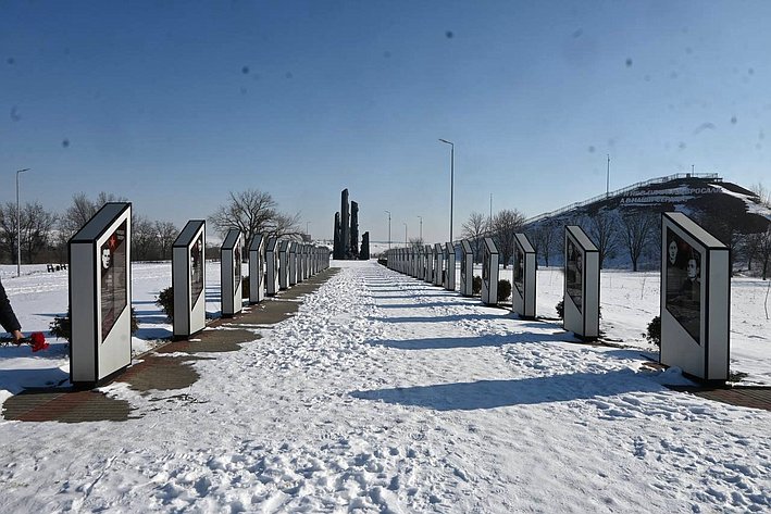 Айрат Гибатдинов возложил цветы к мемориалу «Непокорённые» в городе Краснодон Луганской Народной Республики