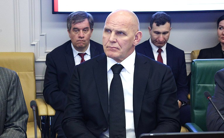 Александр Карелин