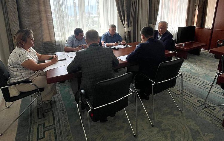 Баир Жамсуев провел в регионе совещание по вопросам развития производства и переработки овечьей шерсти на территории Забайкальского края