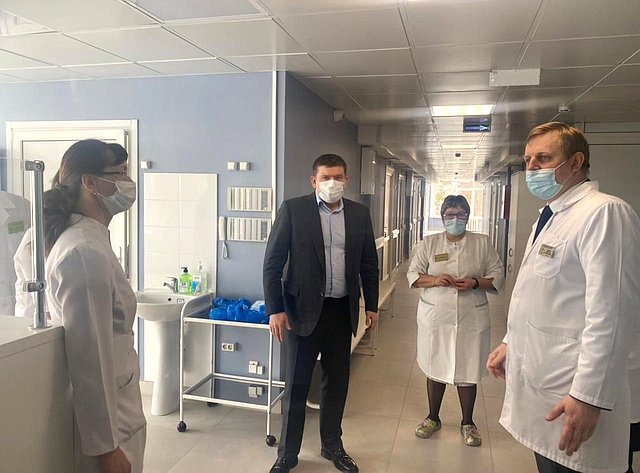 Николай Журавлев оценил ход капремонта окружной больницы Костромского округа №1