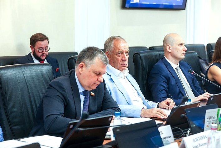 Сергей Митин провел совместное совещание Комитета СФ по аграрно-продовольственной политике и природопользованию и Союза операторов торговых автоматов на тему «Проблемы и перспективы развития автоматизированной торговли в РФ»