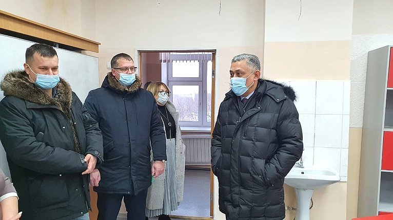 Во время работы на региональной неделе сенатор Российской Федерации Юрий Валяев посетил Ленинский район