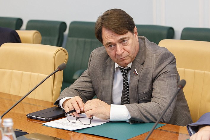Заседание комиссия СФ по контролю за достоверностью сведений о доходах сенаторов -5 Шатиров