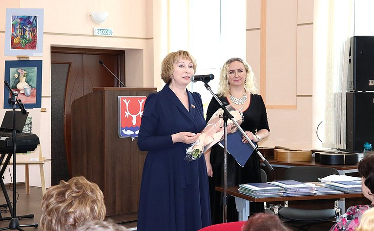 Римма Галушина приняла участие в торжественном мероприятии, посвященном выпуску учеников Детской школы искусств в Нарьян-Маре