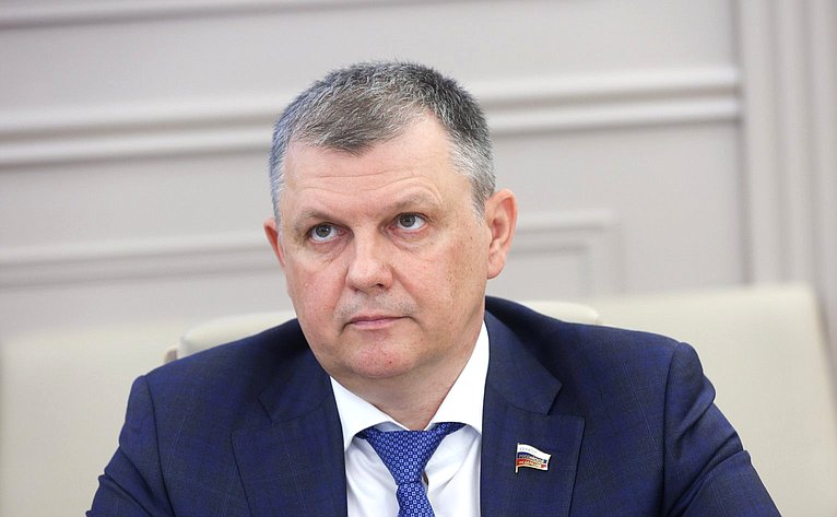 Александр Наролин