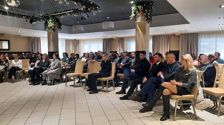 Николай Журавлев вместе с губернатором региона Сергеем Ситниковым открыл VIII Форум приемных семей