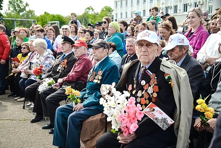 Председатель Комитета СФ по федеративному устройству, региональной политике, местному самоуправлению и делам Севера Андрей Шевченко принял участие в торжественной встрече «Поезда Победы» на вокзале Оренбурга