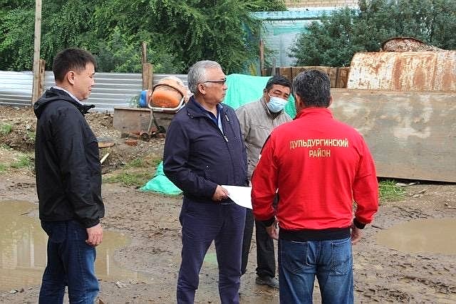 Баир Жамсуев вместе с Буянто Батомункуевым проверил строительные и ремонтные площадки Агинского округа