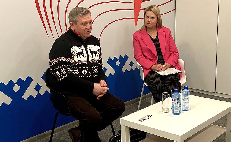 Александр Лутовинов в рамках региональной недели провёл встречу с активистами «Движение Первых»