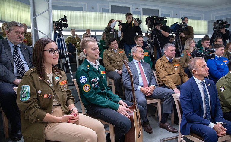 Встреча сенаторов с участниками Всероссийского слёта студенческих отрядов