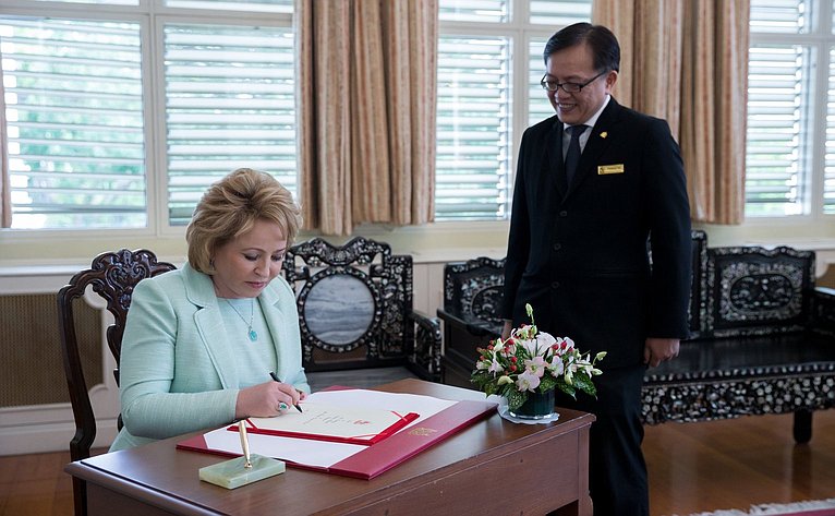 Председатель Совета Федерации по итогам визита в Республики Сингапур сделала запись в книге почетных гостей