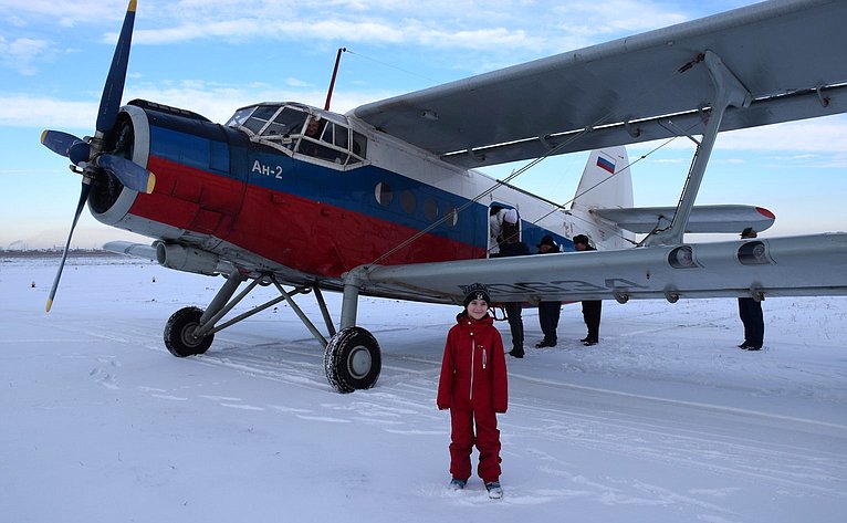 Сергей Горняков исполнил мечту волгоградского мальчика о полете на самолете