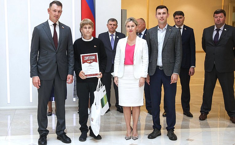В Совете Федерации открылась выставка «Подвиг села: новые герои»