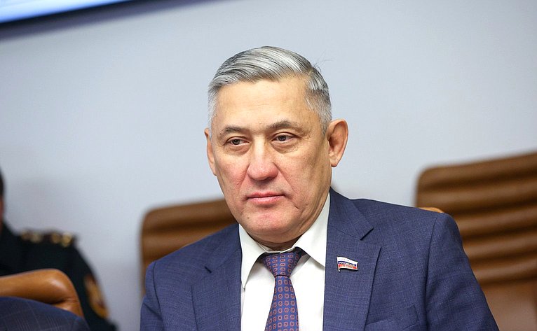 Ю. Валяев: Лекторы общества «Знание» могут помочь в содержательном ...