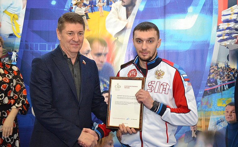Андрей Шевченко принял участие в церемонии награждения победителей турнира и вручил благодарственные письма