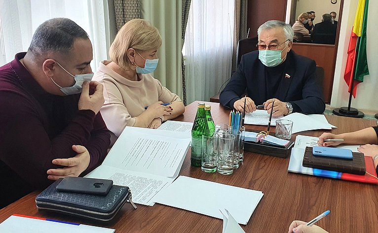 Баир Жамсуев провел совещание в правительстве края, на котором обсуждалась реконструкция здания Забайкальского краевого драматического театра
