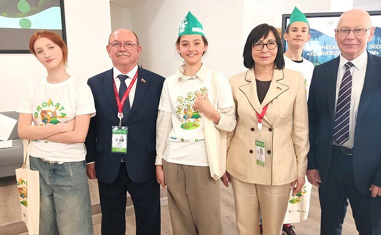 На XI Невском международном экологическом конгрессе впервые в рамках Всероссийского природоохранного социально-образовательного проекта «Эколята» состоялся Экологический турнир «Удивительное рядом»