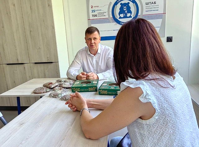 Артем Малащенков провел встречу с предпринимателем Ириной Демьяновой, которая подала заявку в Роспатент для регистрации регионального бренда