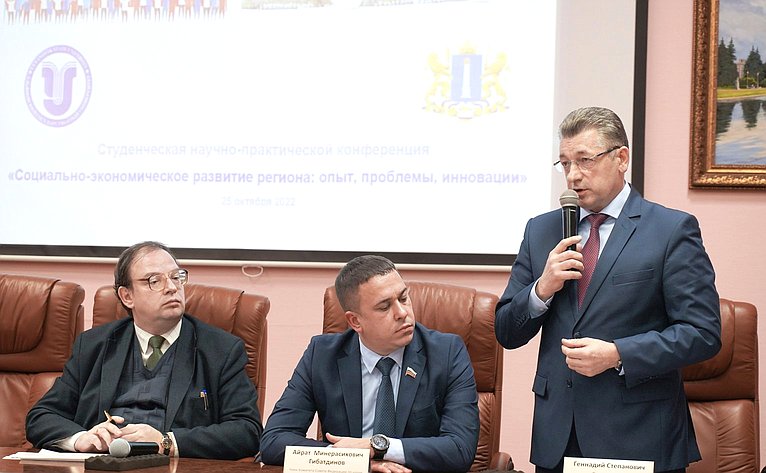 Айрат Гибатдинов принял участие в конференции, посвященной социально-экономическому развитию Ульяновской области