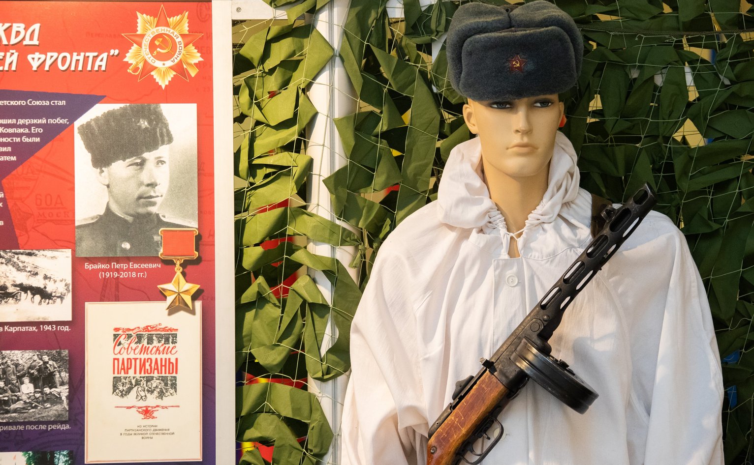 В Совете Федерации открылась экспозиция Центрального музея Росгвардии ...