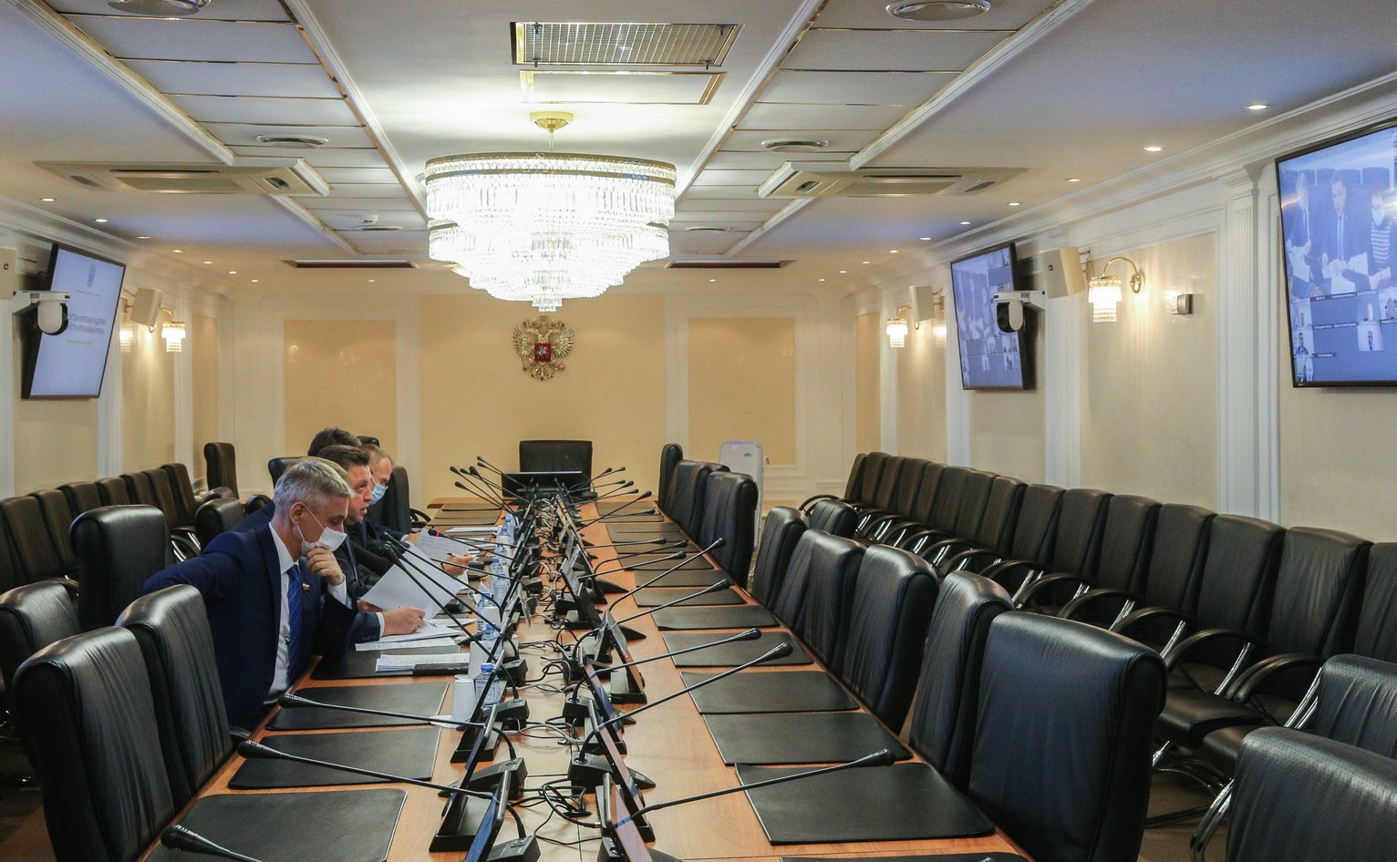 В. Тимченко провел в Совете Федерации обсуждение подготовки нормативных ...