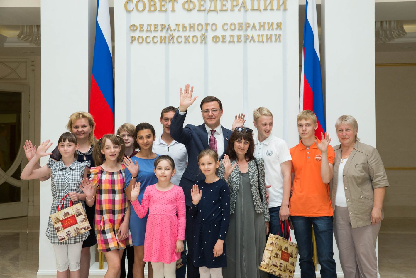 Д. Азаров встретился с воспитанниками социального приюта «Ровесник ...