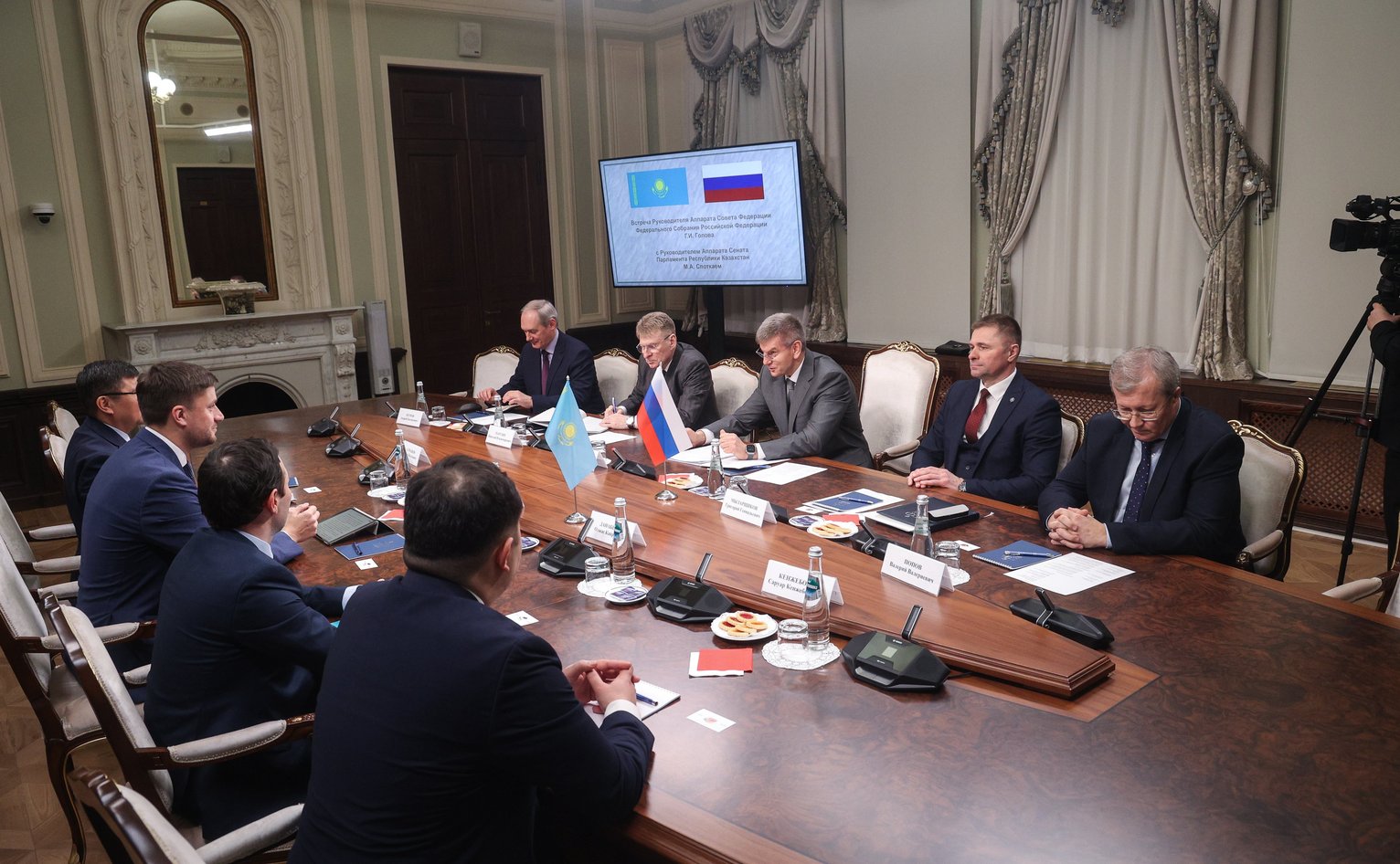 Руководитель аппарата совета федерации
74