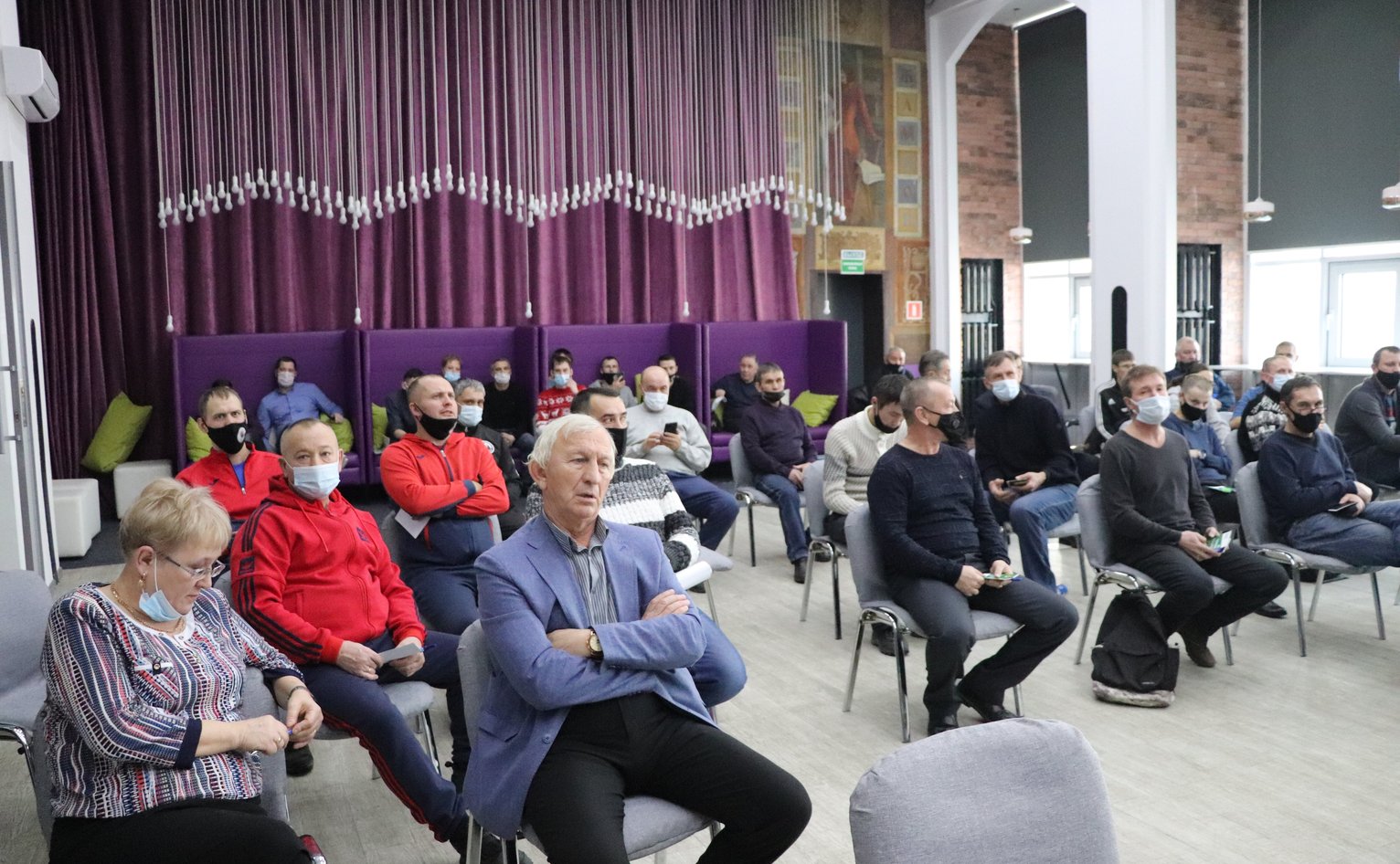 С. Михайлов обсудил развитие спорта с Федерацией футбола Забайкальского ...