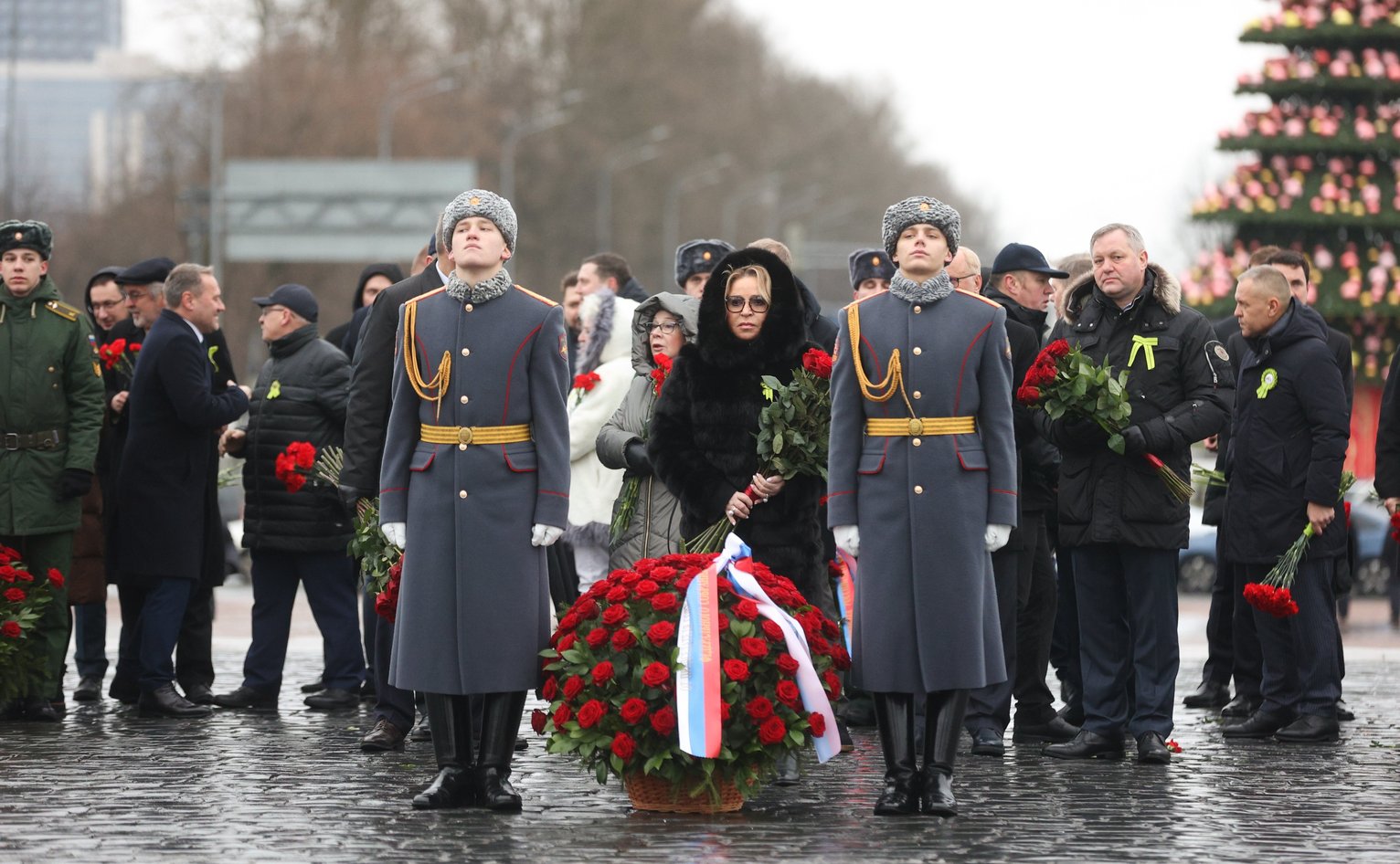 Возложение цветов в Питере