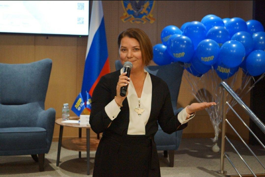 Елена афанасьева лдпр фото биография личная жизнь Елена Афанасьева получила награду от главы государства
