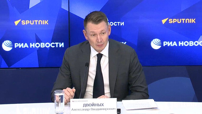 В пресс-центре МИА «Россия сегодня» председатель Комитета СФ по аграрно-продовольственной политике и природопользованию Александр Двойных провел пресс-конференцию, на которой обсудили планы работы Комитета в осеннюю сессию |                        Совет Федерации Федерального Собрания Российской Федерации        