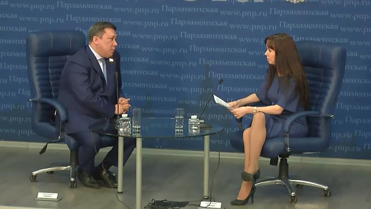 Владимир Полетаев рассказал в пресс-центре «Парламентской газеты», как изменится качество пассажирских перевозок к летнему сезону |                        Совет Федерации Федерального Собрания Российской Федерации        