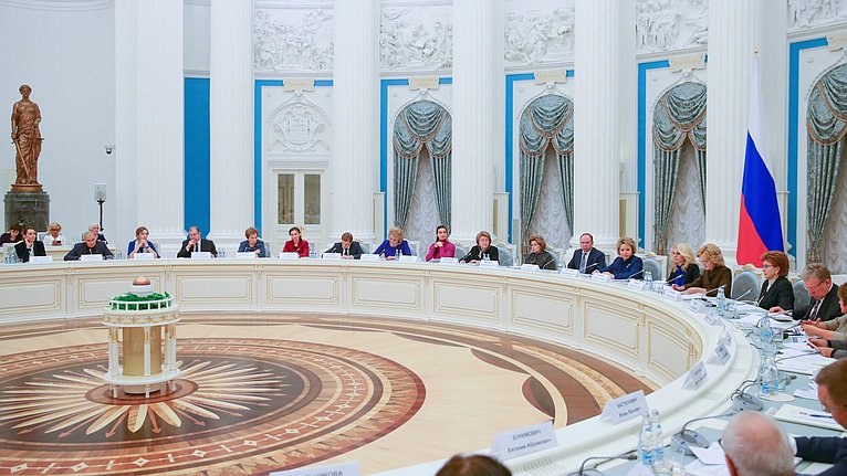 В. Матвиенко на заседании Совета при Президенте РФ по реализации государственной политики в сфере защиты семьи и детей |                        Совет Федерации Федерального Собрания Российской Федерации        