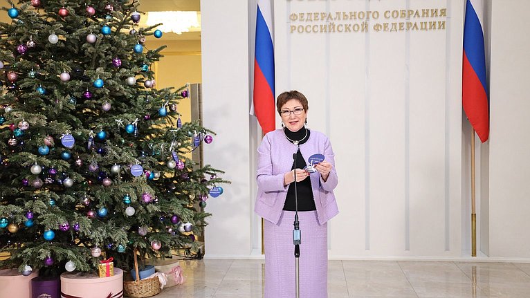 Елена Перминова приняла участие во Всероссийской благотворительной акции «Елка желаний» |                        Совет Федерации Федерального Собрания Российской Федерации        