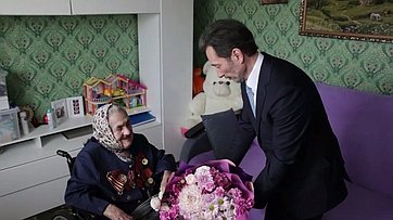 Максим Кавджарадзе поздравил ветерана Великой Отечественной войны Лидию Ивановну Капырину