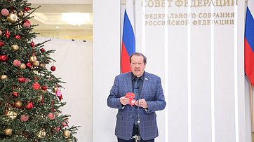 Александр Русаков принял участие в акции «Ёлка желаний»