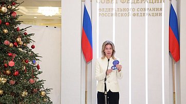 Наталья Мельникова приняла участие в акции «Ёлка желаний»