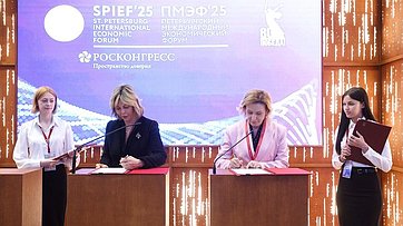 Инна Святенко приняла участие в подписании соглашений между Комиссией СФ по развитию креативных (творческих) индустрий и НХП в РФ, а также Советом по социнновациям СФ и Фондом содействия социальному развитию «Инносоциум»