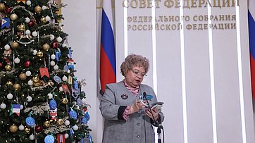 Оксана Хлякина приняла участие в акции «Ёлка желаний»