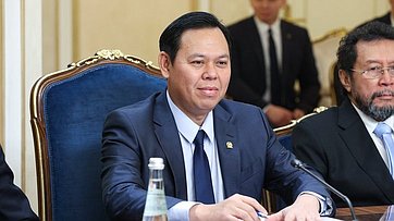 Валентина Матвиенко провела встречу с Председателем Совета представителей регионов Республики Индонезии Султаном Бактиаром Наджамундином