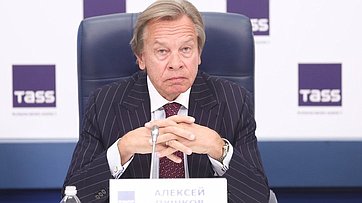 Председатель Комиссии Совета Федерации по информационной политике и взаимодействию со СМИ Алексей Пушков принял участие в пресс-конференции, посвященной Международному научно-практическому форуму «Без срока давности. Нюрнберг. 80 лет»