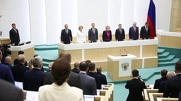 Сенаторы на пленарном заседании почтили минутой молчания память погибших при крушении самолета Ан-24 в Амурской области