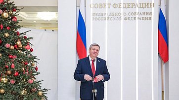 Александр Лутовинов принял участие в акции «Ёлка желаний»