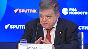 Председатель Комиссии СФ по защите государственного суверенитета и предотвращению вмешательства во внутренние дела Российской Федерации Владимир Джабаров принял участие в пресс-конференции, в рамках которой был представлен доклад Международного общественн