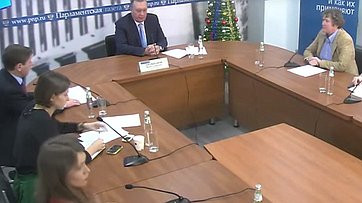 Вадим Тюльпанов принял участие в пресс-конференции, посвященной итогам законодательной деятельности за 2015 год, в пресс-центре «Парламентской газеты»